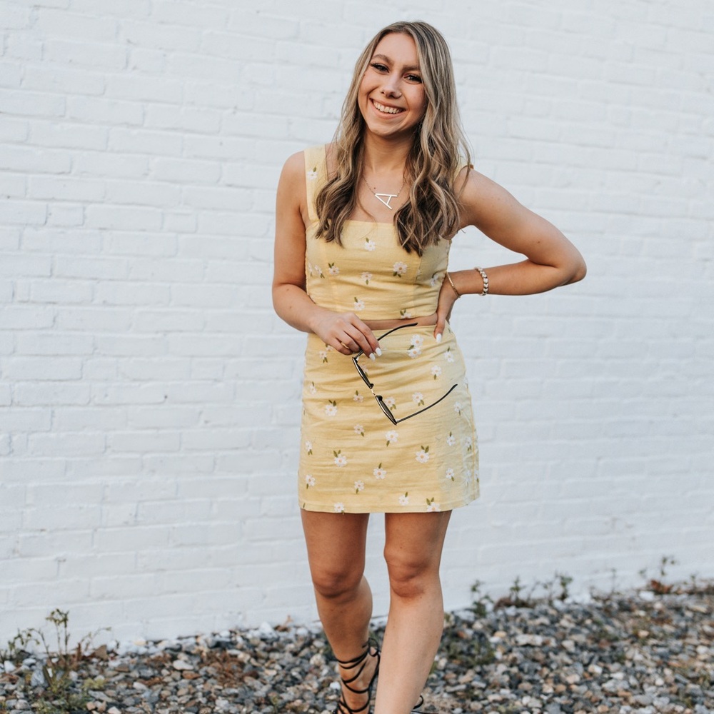 Forever 21 2-piece yellow floral skirt set - Picture 1 of 4